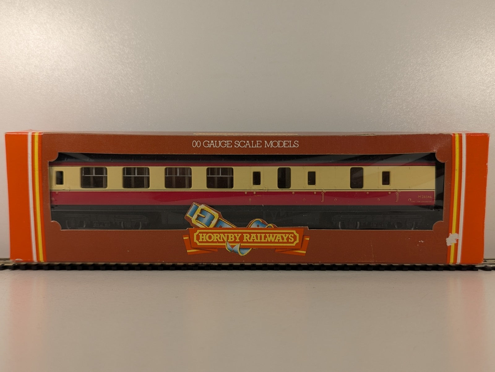 Hornby Railways OO Gauge BR Brake Coach Passenger Coach M26546