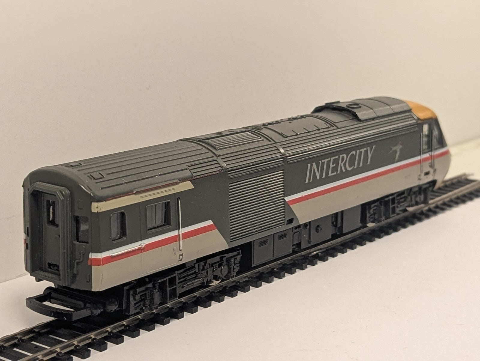 Hornby OO Gauge Class 43 HST InterCity "Swallow" Dummy Power Car