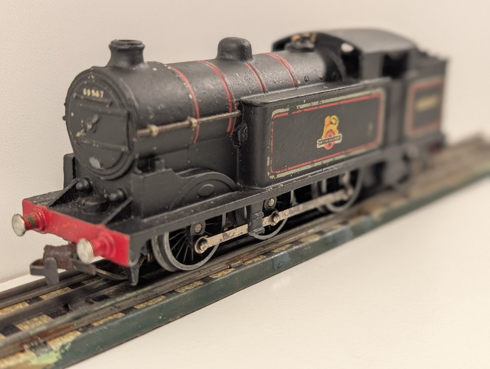 Hornby Dublo EDL17 Class N2 0-6-2T Tank Locomotive – No. 69567 3-Rail – OO Gauge
