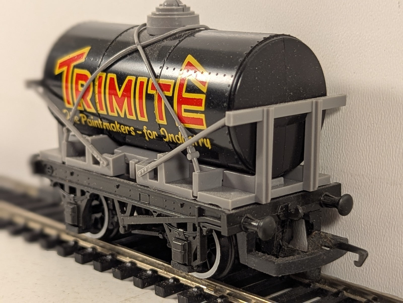 Hornby Railways OO Gauge Trimite Tank Wagon R.203