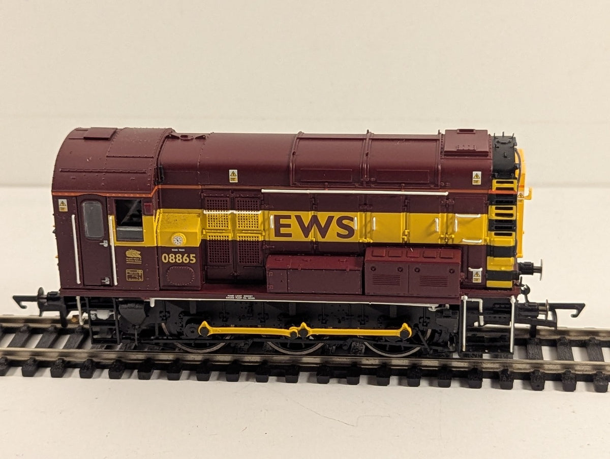 Hornby OO Gauge Class 08 Diesel Electric Locomotive 08865 EWS R2934 DCC Fitted