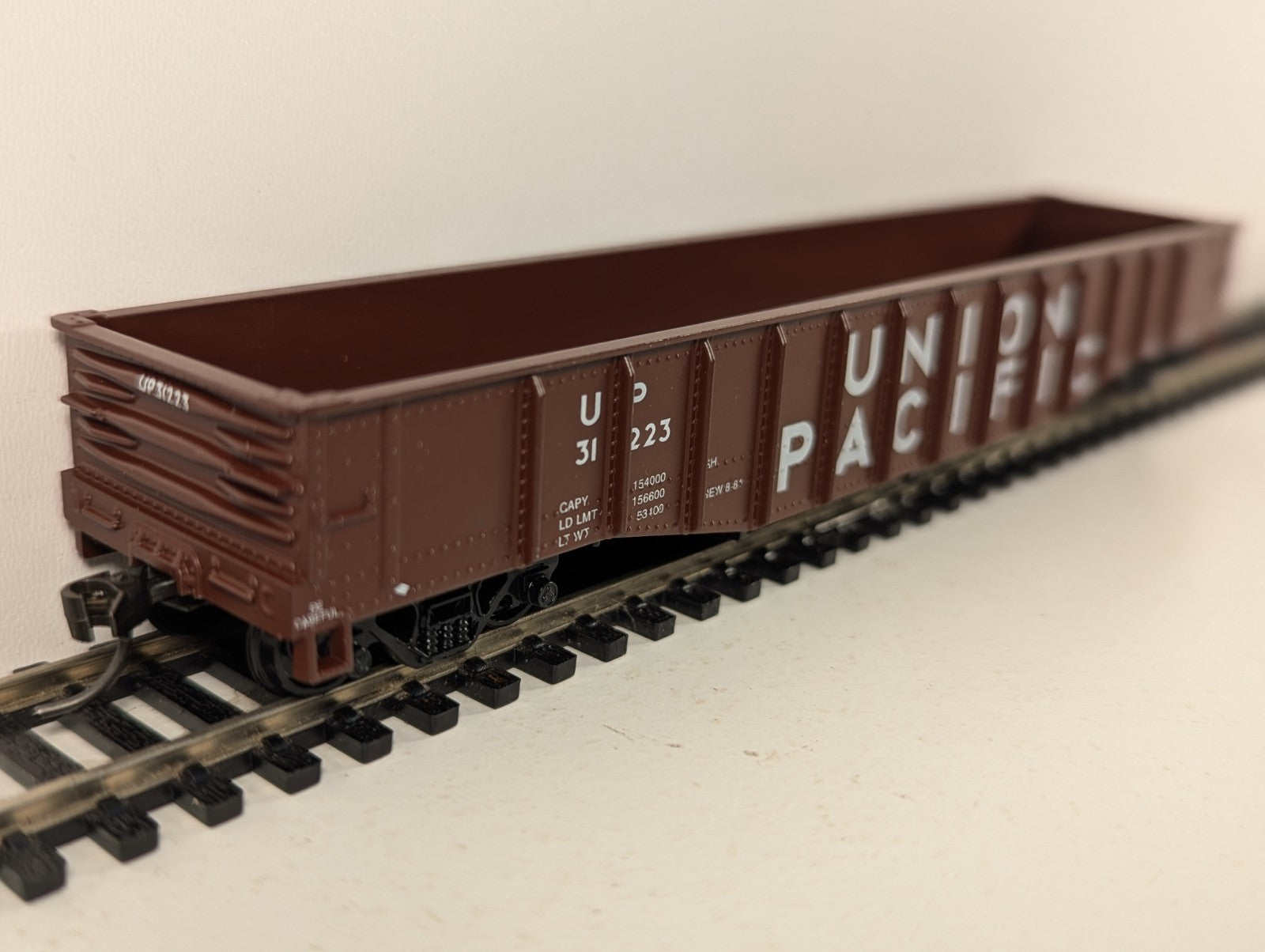 Athearn HO Scale Gondola Union Pacific 31223 Union Pacific brown