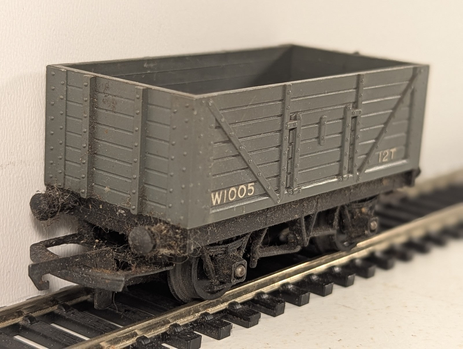 Tri-ang OO Gauge 5-Plank 12 Ton Open Wagon Goods Wagon W1005 BR Grey R10