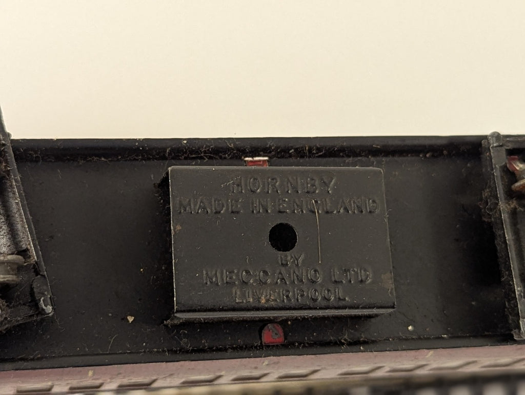 Hornby Tinplate OO Gauge Maroon Suburban Coach