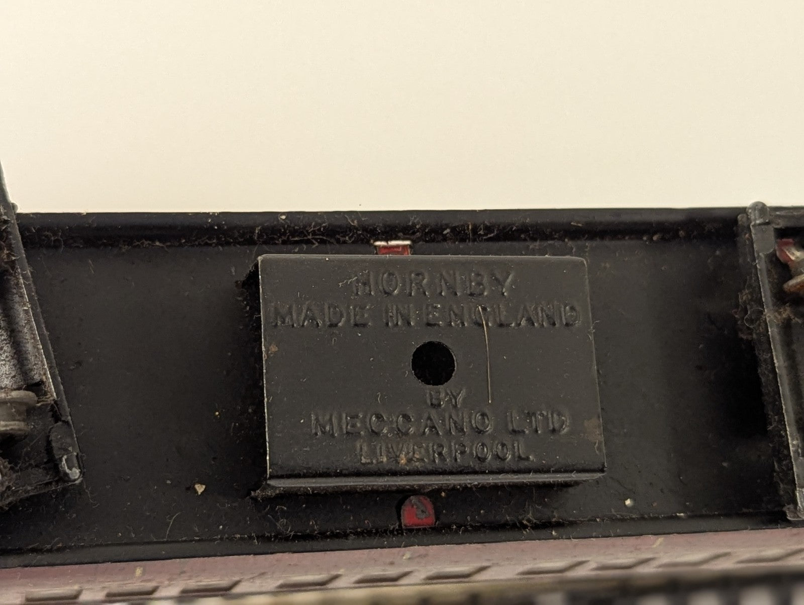 Hornby Tinplate OO Gauge Maroon Suburban Coach