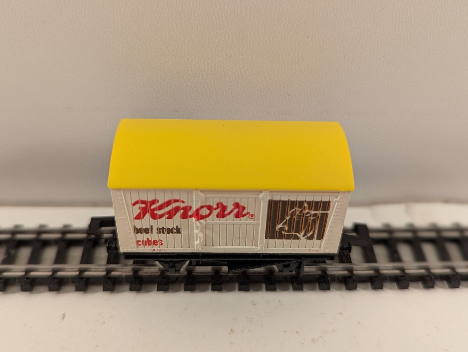 Graham Farish N Gauge Single Vent Van Knorr Beef Stock Cubes Livery