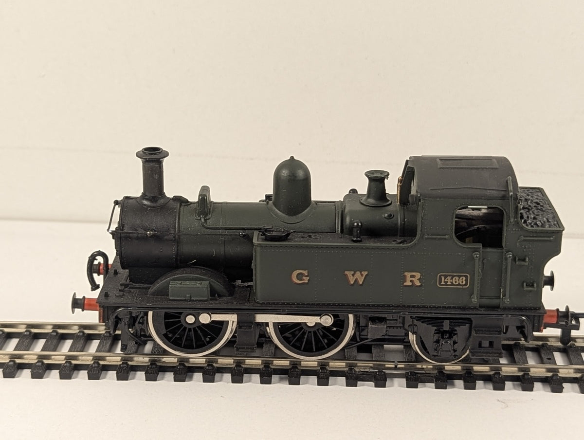 Airfix OO Gauge Class 1400 0-4-2T Steam Locomotive 1466 GWR Green 54152-7