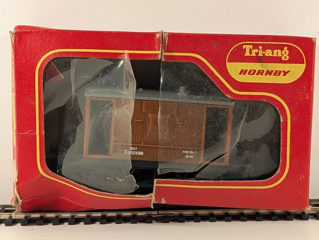Tri-ang Hornby R636 OO Gauge BR Brake Van - Boxed but box is damaged