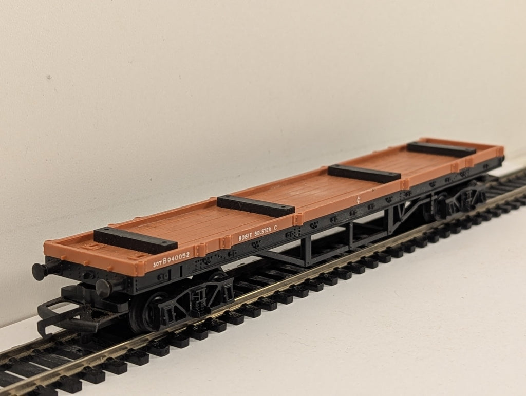 Hornby BR Brown 30 Ton Bogie Bolster C Wagon B940