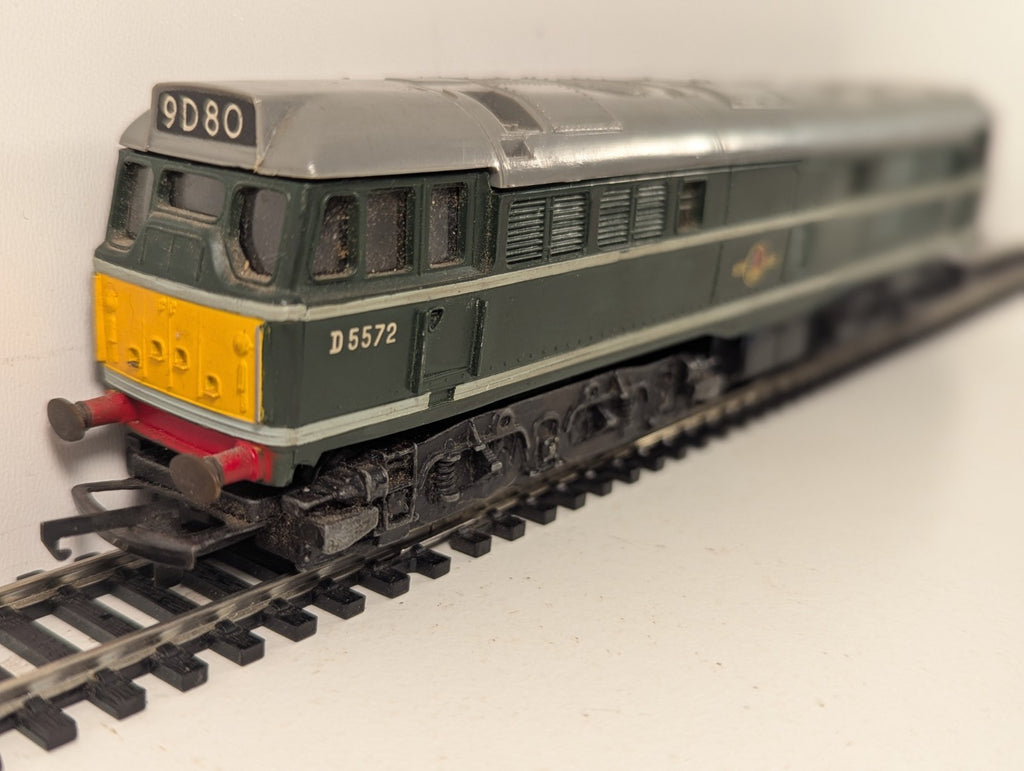 Tri-ang OO Gauge Class 31 Brush Type 2 Diesel Locomotive D5572