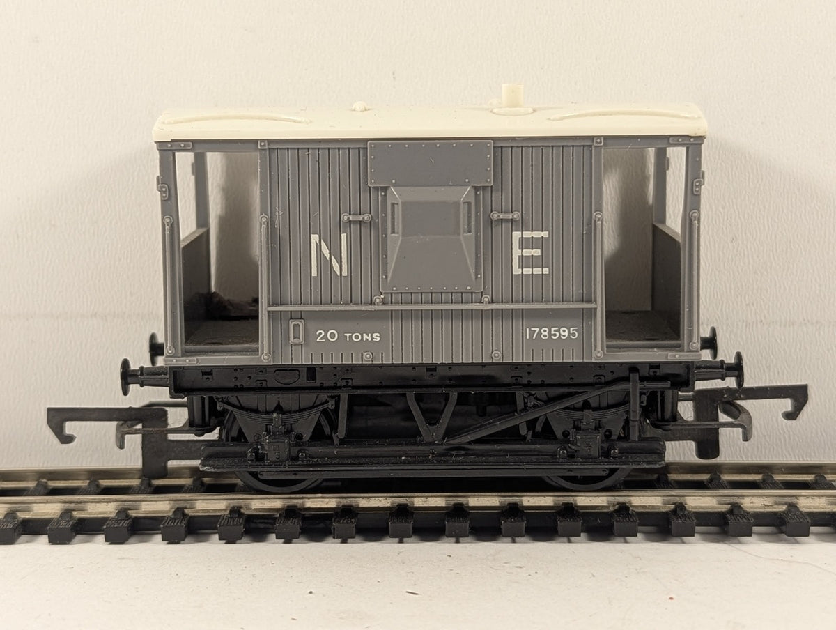 Hornby OO Gauge NE 20 Ton Brake Van 178595 NE Grey R124