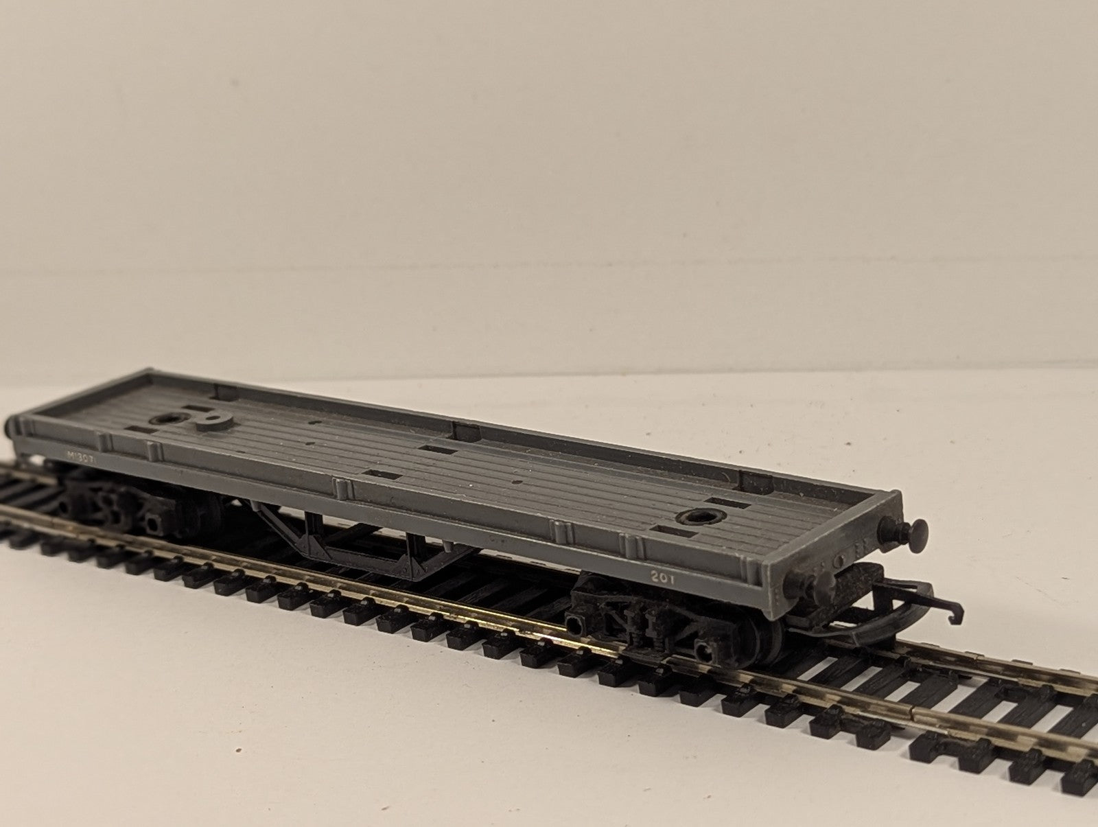 Tri-ang OO Gauge Bogey Flat Wagon Wagons M13071 BR Grey R.212