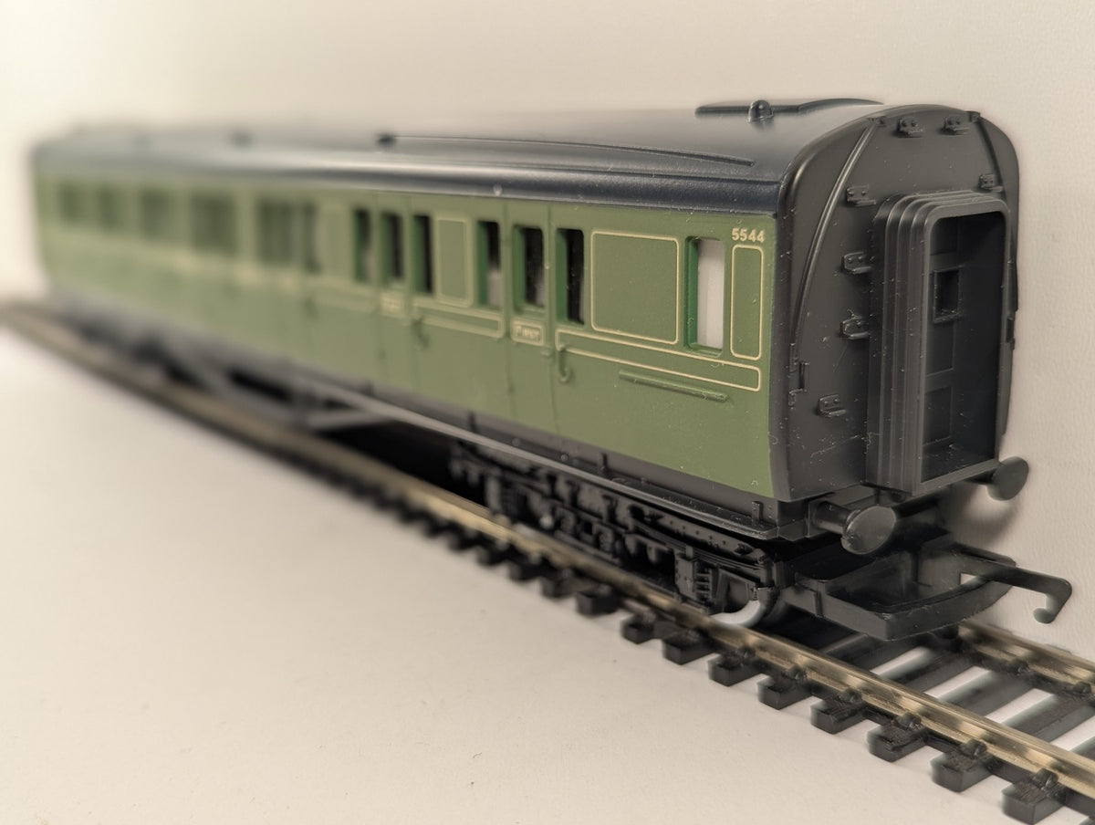 Hornby OO Gauge SR Composite Coach Passenger Coach 5544 SR Olive Green R162