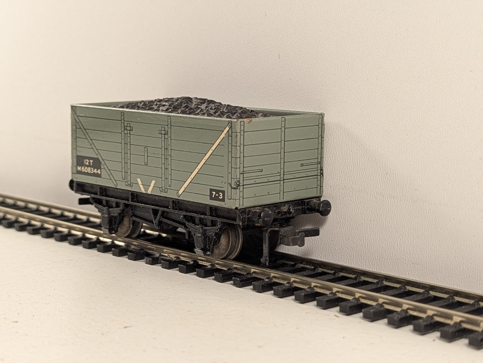 Hornby Dublo 32030 OO Gauge D2 High-Sided Coal Wagon with Coal Load - Boxed
