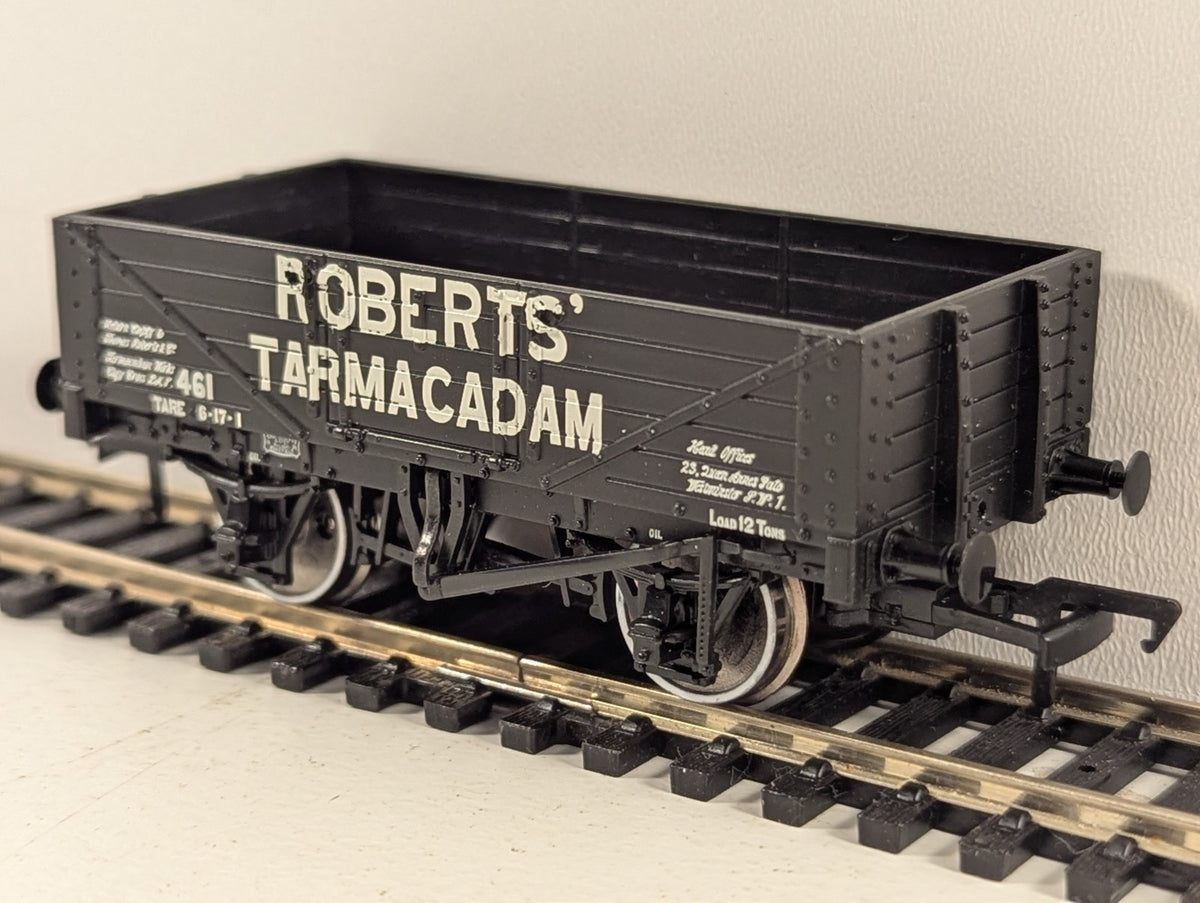 Bachmann Branchline 37-037 5 Plank Wagon “Roberts Tarmacadam”