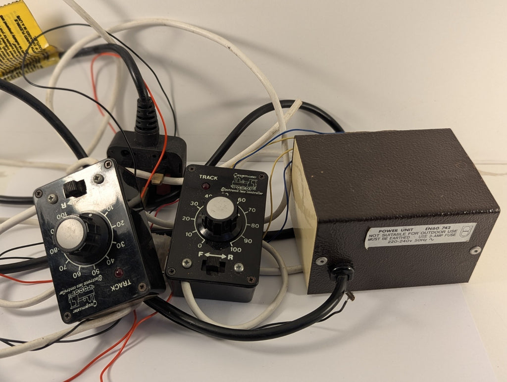 Gaugemaster Electronic Loco Controllers and Power Unit