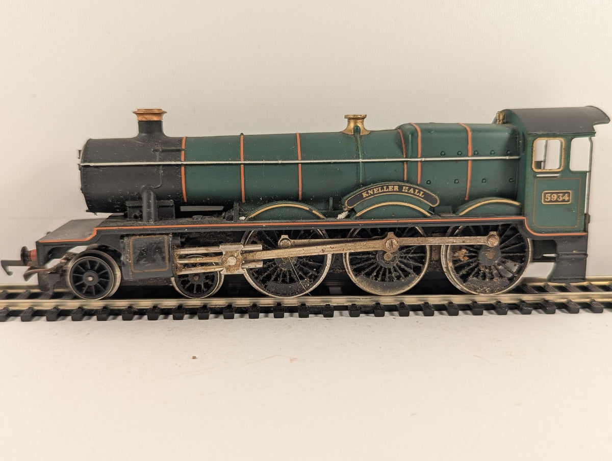 Hornby OO Gauge GWR Hall Class 'Kneller Hall' Steam Locomotive 5934 GWR Green