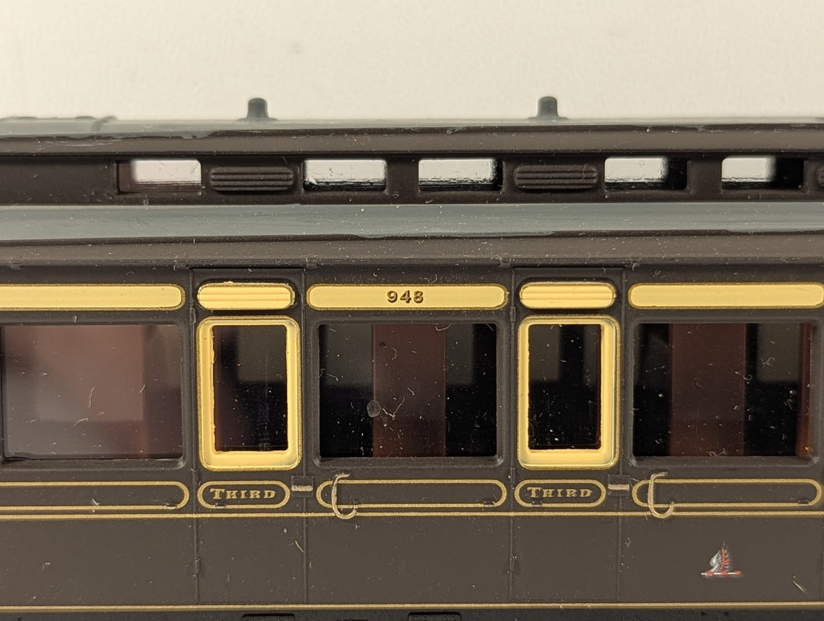 Hornby OO Gauge GWR Clerestory Third Class Coach Passenger Coach 948