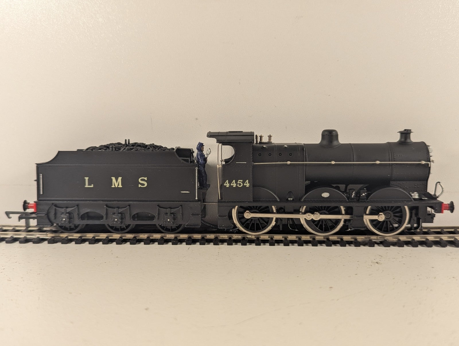 Airfix GMR OO Scale Class 4F Fowler 0-6-0 Steam Locomotive 4454 LMS Black