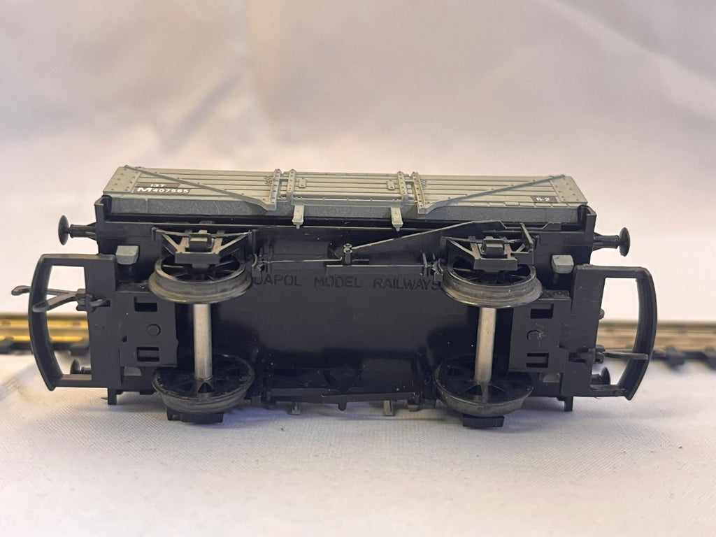 Dapol OO Gauge 3 Plank Wagonin Grey