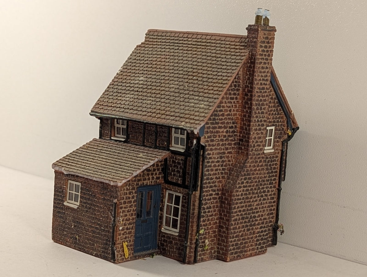 Hornby OO Gauge Skaledale Ye Olde Tuck Shoppe Building R8629
