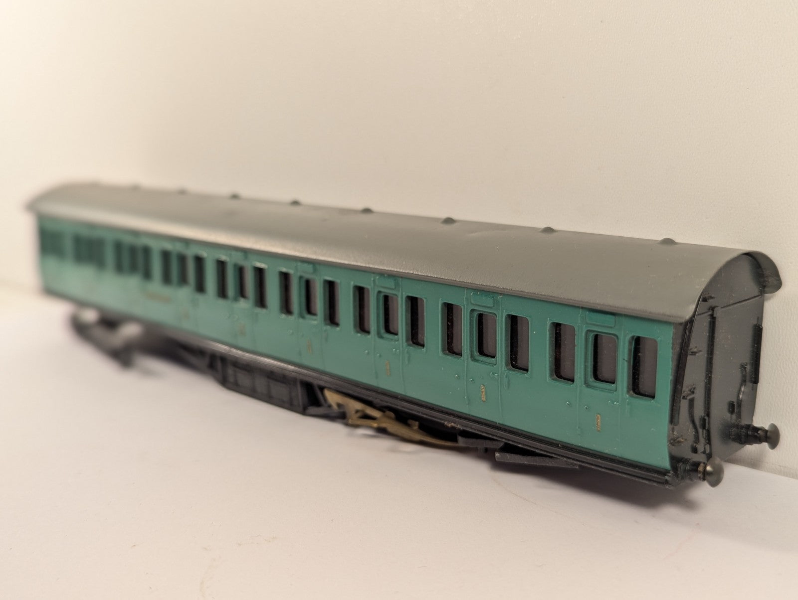 Graham Farish OO Gauge Southern Railway Green Third Class Coach - Boxed