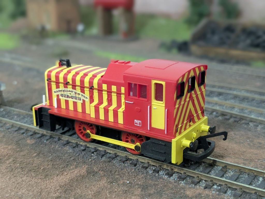 Hornby R1107 Class 06 Shunter – Bartello’s Big Top Circus Loco