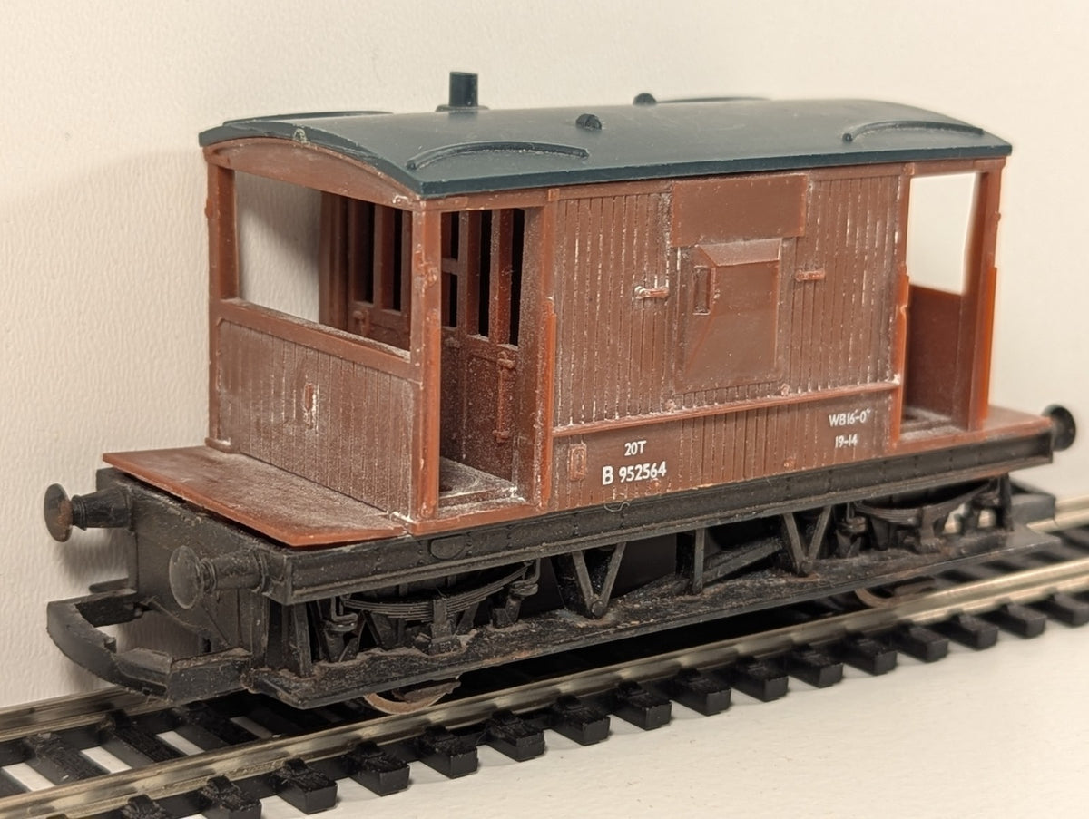 Hornby R109 BR 20 Ton Brake Van B952564 – OO Gauge – Missing Coupling Hook