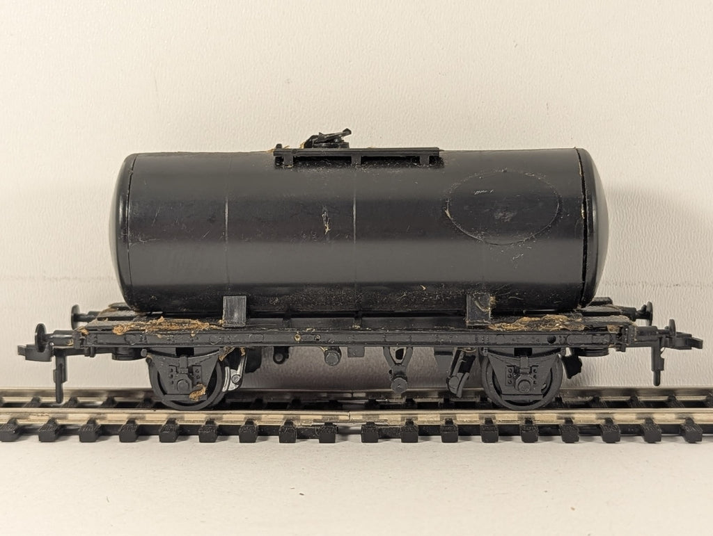 Hornby OO Gauge 4-Wheel Tank Wagon Goods Wagon Black