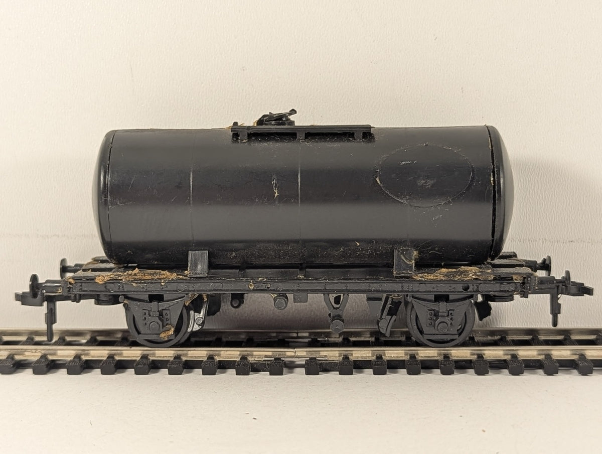 Hornby OO Gauge 4-Wheel Tank Wagon Goods Wagon Black