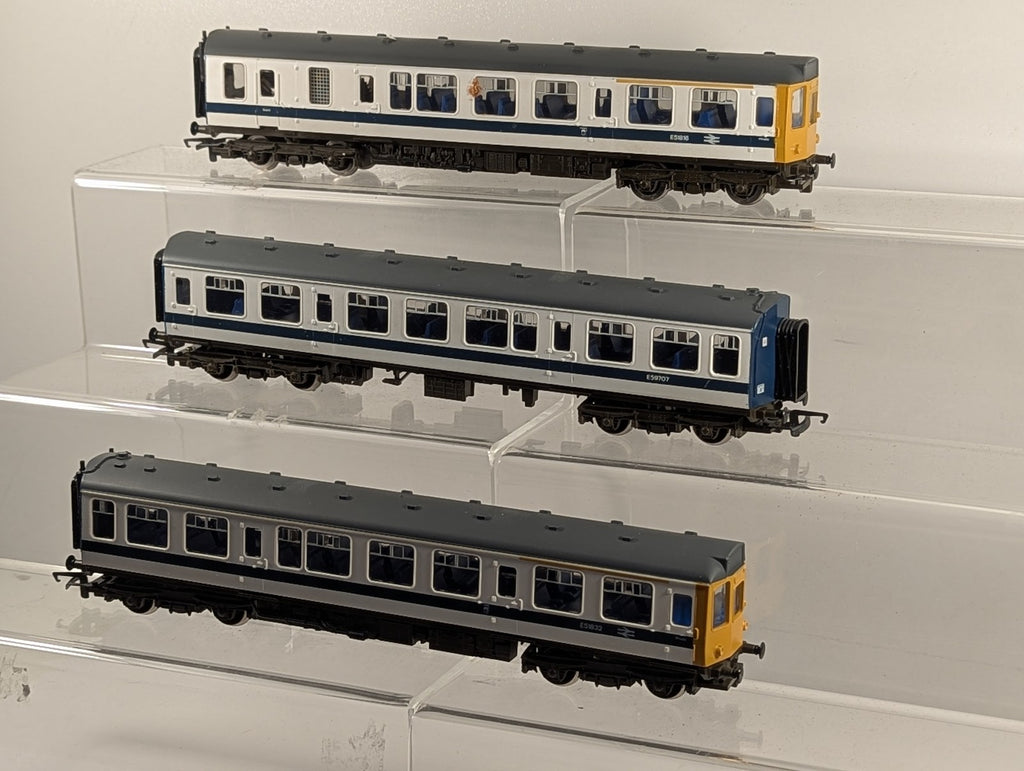 Hornby OO Gauge Class 110 B.R. 3-Car Diesel Multiple Unit Pack