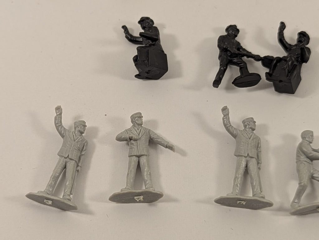 OO Gauge Assorted Station Staff, Passengers and Workmen Figures