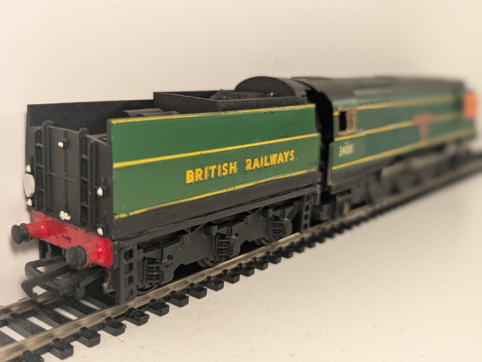 Hornby OO Gauge West Country Class 'Tavistock' Locomotive 34011 BR Green