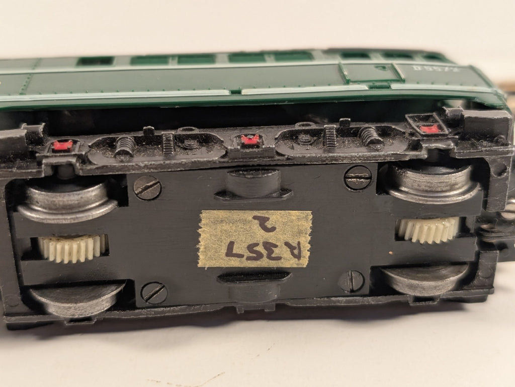 Tri-ang Hornby R3572 OO Gauge BR Class 31 Diesel Locomotive D5572 Missing Buffer