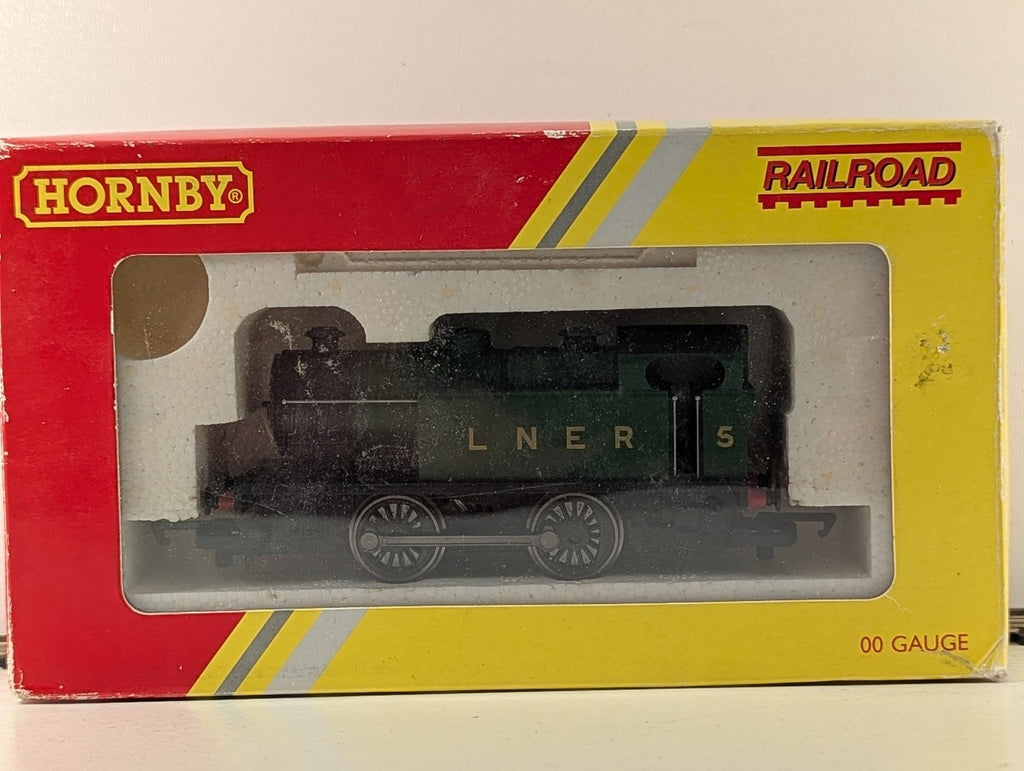 Hornby OO Gauge LNER Industrial 0-4-0 Locomotive 5 LNER Green R2671