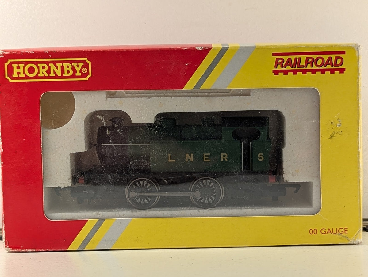 Hornby OO Gauge LNER Industrial 0-4-0 Locomotive 5 LNER Green R2671