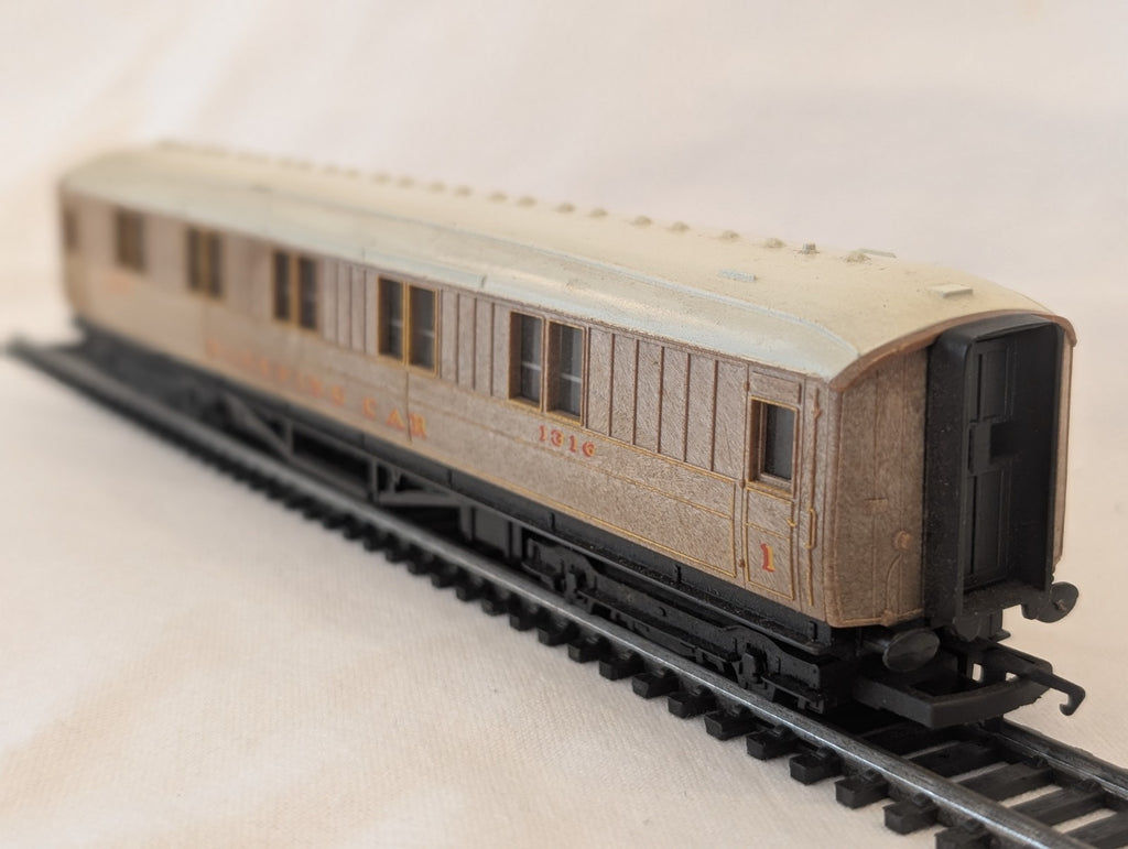 Hornby R430 OO Gauge LNER Sleeping Car No. 1237