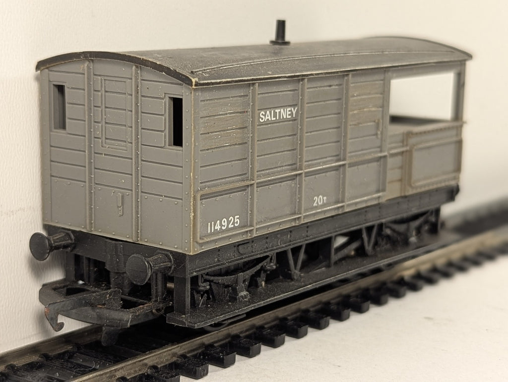 Hornby OO Gauge GWR 20t Toad Brake Van 'Saltney' 114925 GWR Grey R124