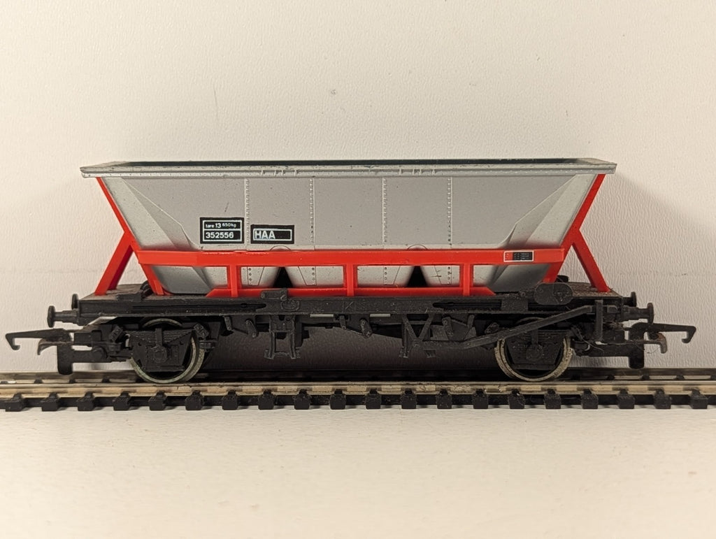 Hornby OO Gauge HAA BR Coal Hopper Wagon Goods Wagon 352556 BR Silver