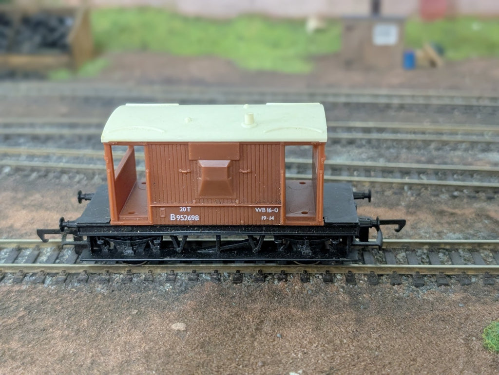 Tri-ang R218 OO Gauge BR 20T Brake Van B952698