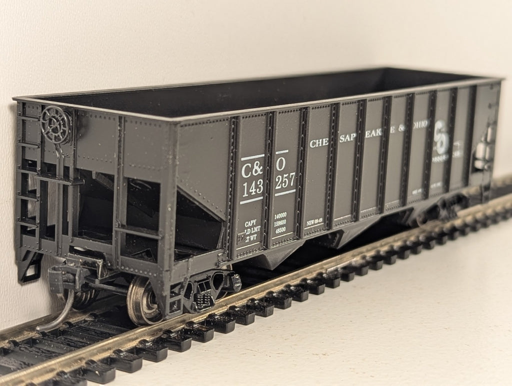 Athearn HO Gauge Offset Side 3-Bay Hopper Goods Wagon 143257 Chesapeake & Ohio