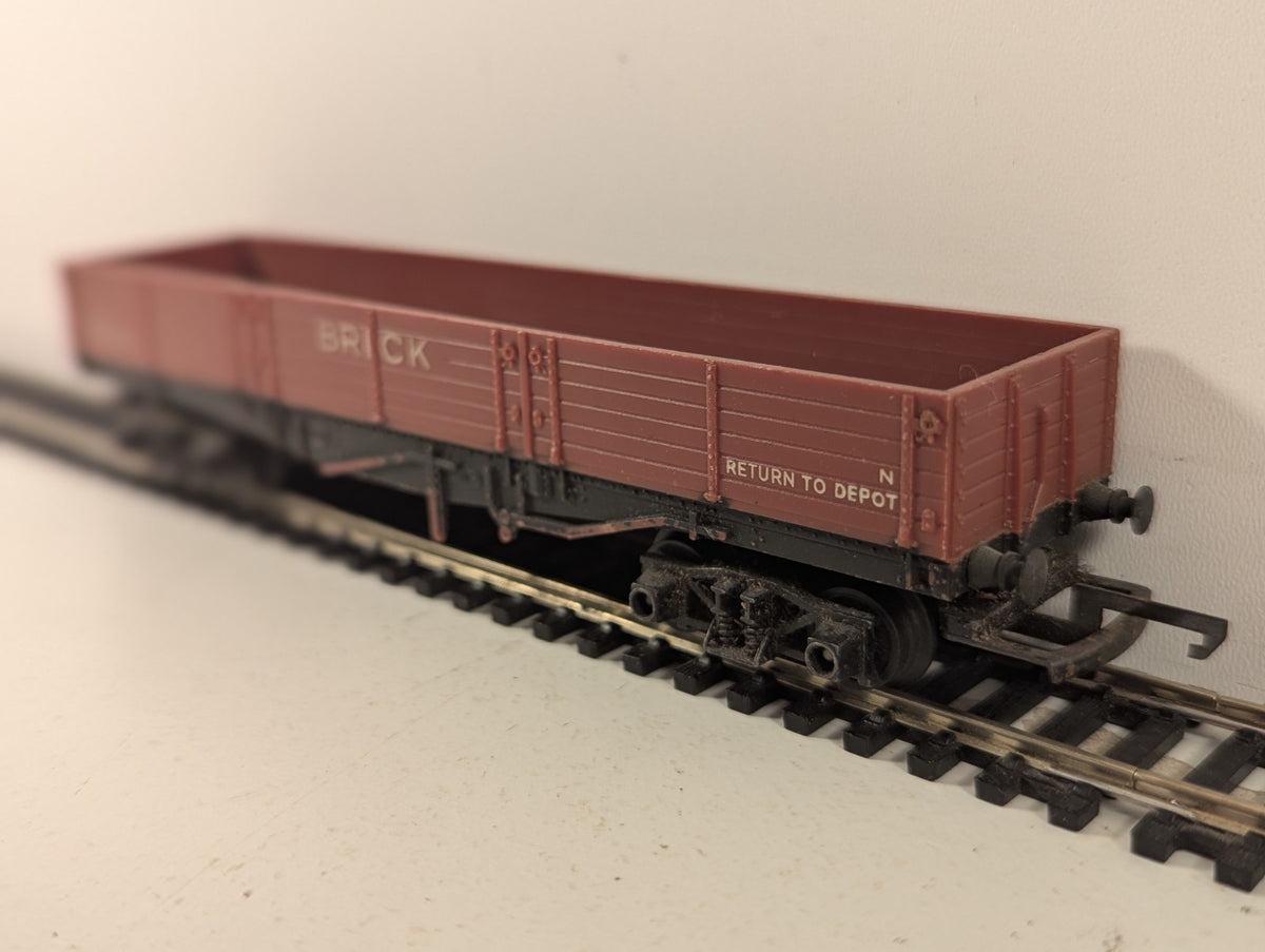 Tri-ang OO Gauge 50 Ton Bogie Brick Wagon Goods Wagon E451004 BR