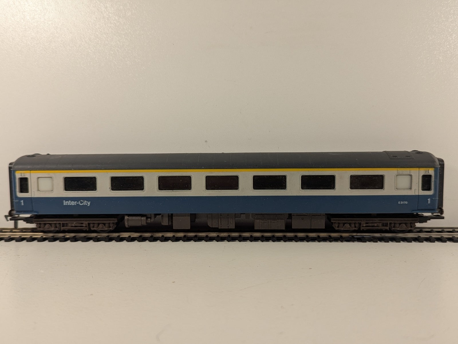 Airfix BR Mk2D First Open Coach OO Gauge