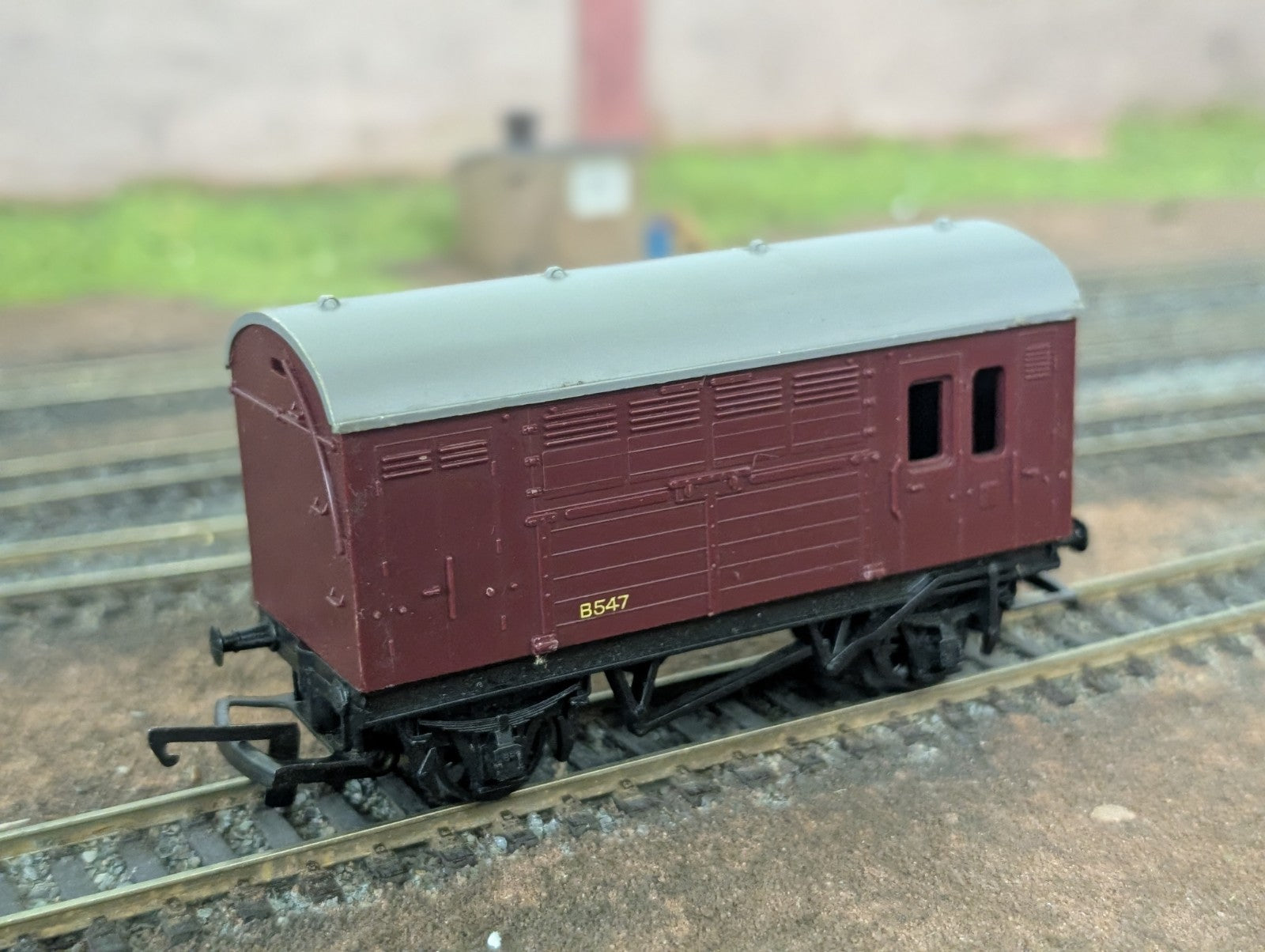 Tri-ang/Hornby R123 OO Gauge Horse Box Wagon B547