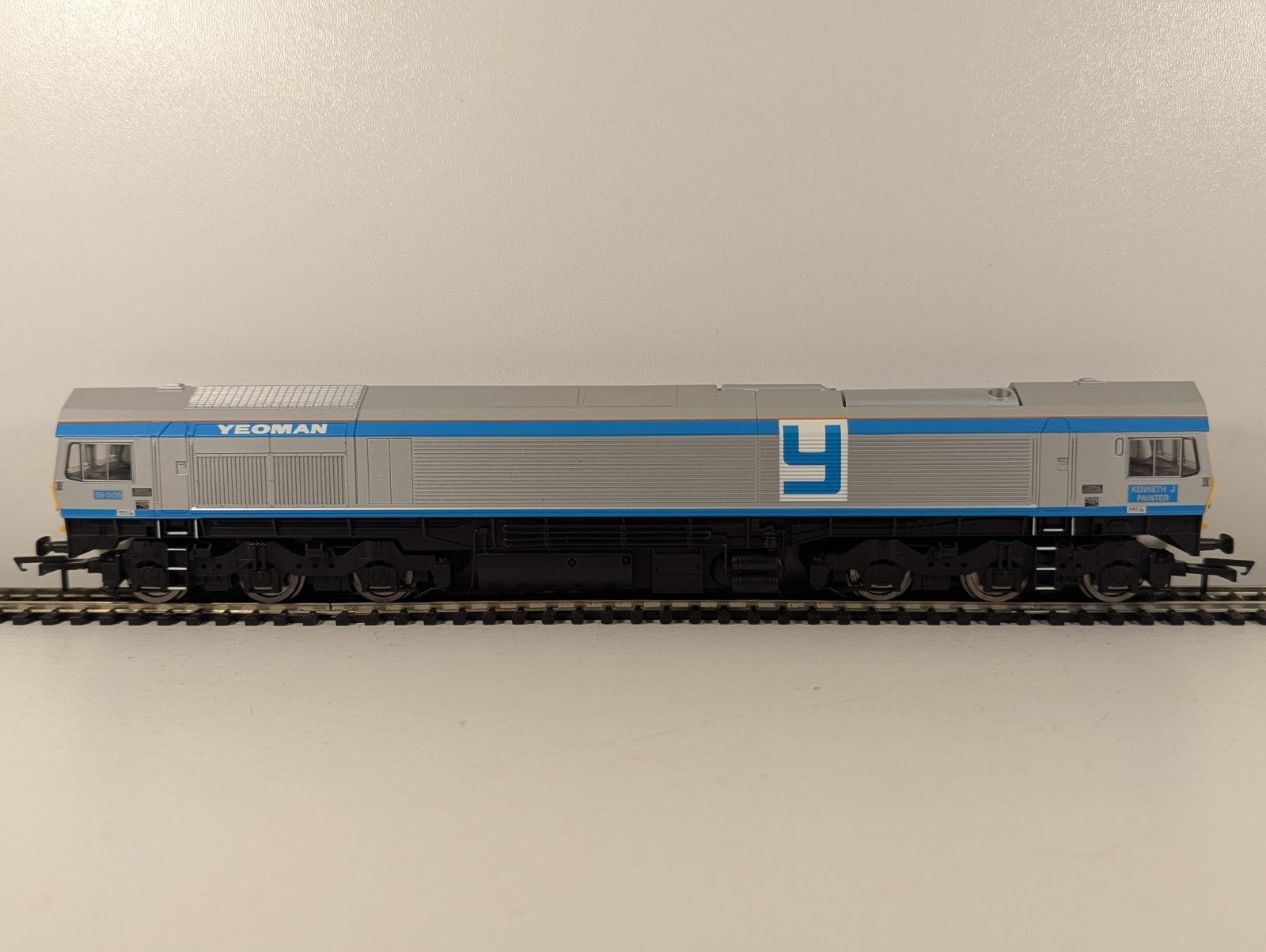 Hornby R3041 Class 59 59005 “Kenneth J Painter” Foster Yeoman