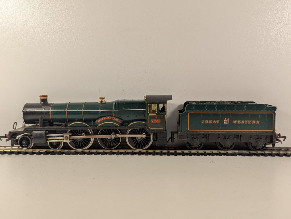 Hornby OO Gauge GWR Class 4900 Hall Class 4-6-0 'Fountains Hall'