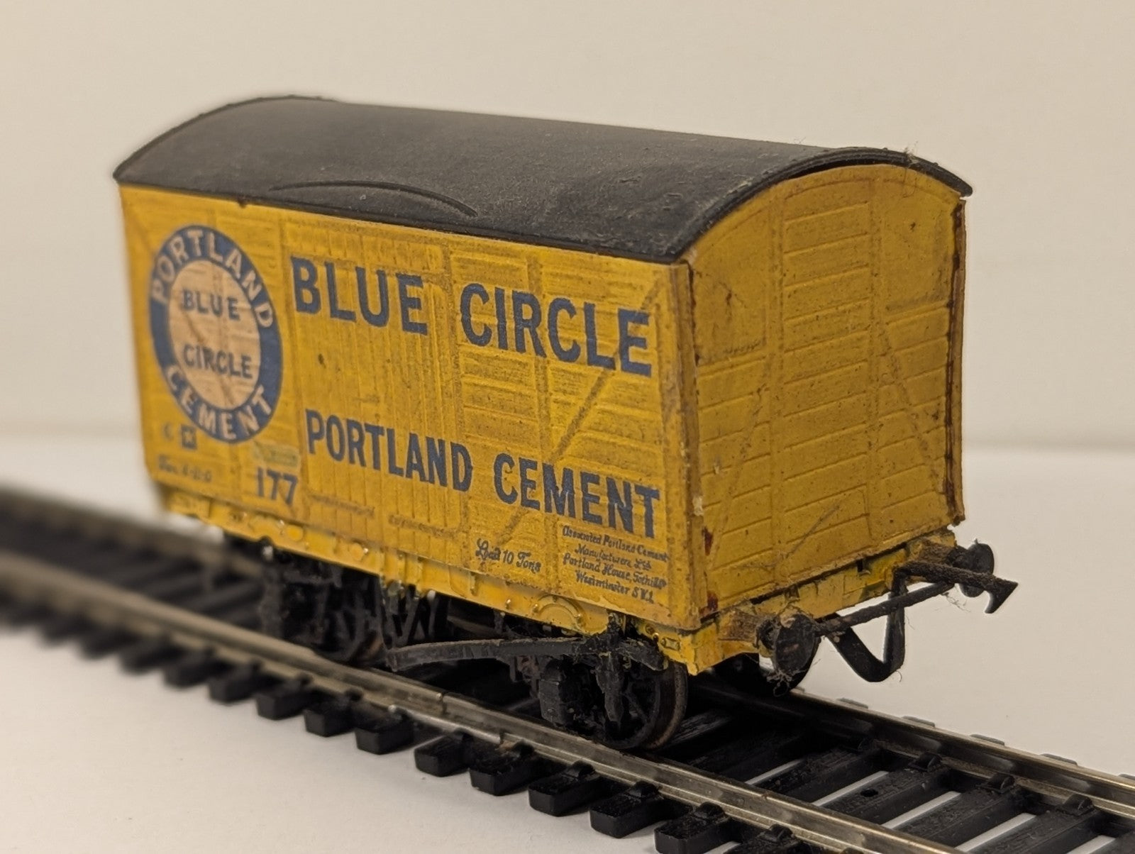 Peco OO Gauge Blue Circle Portland Cement Box Van Goods Wagon 177