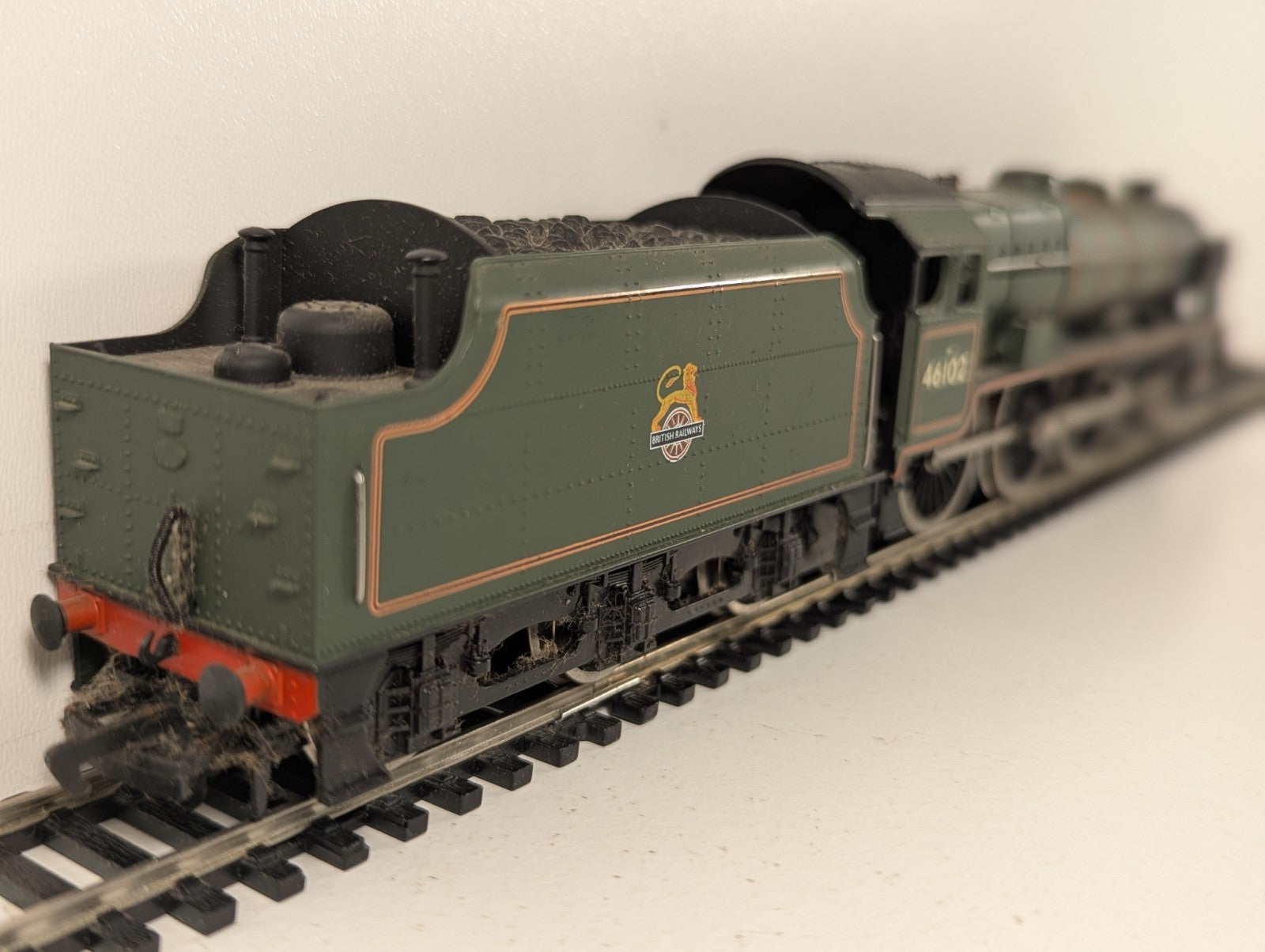 Mainline 37-057 BR Rebuilt Royal Scot 4-6-0 No.46102 "Black Watch" OO Gauge