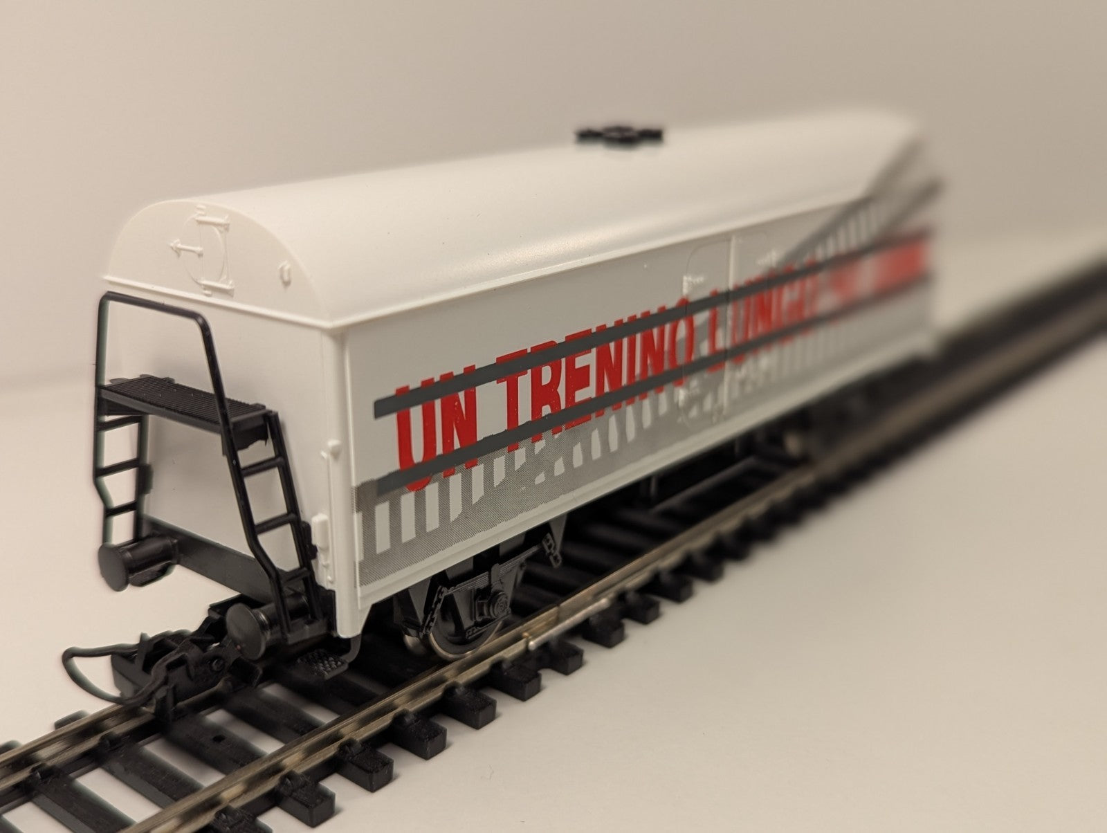 Rivarossi HO Scale 2-Axle Refrigerator Wagon