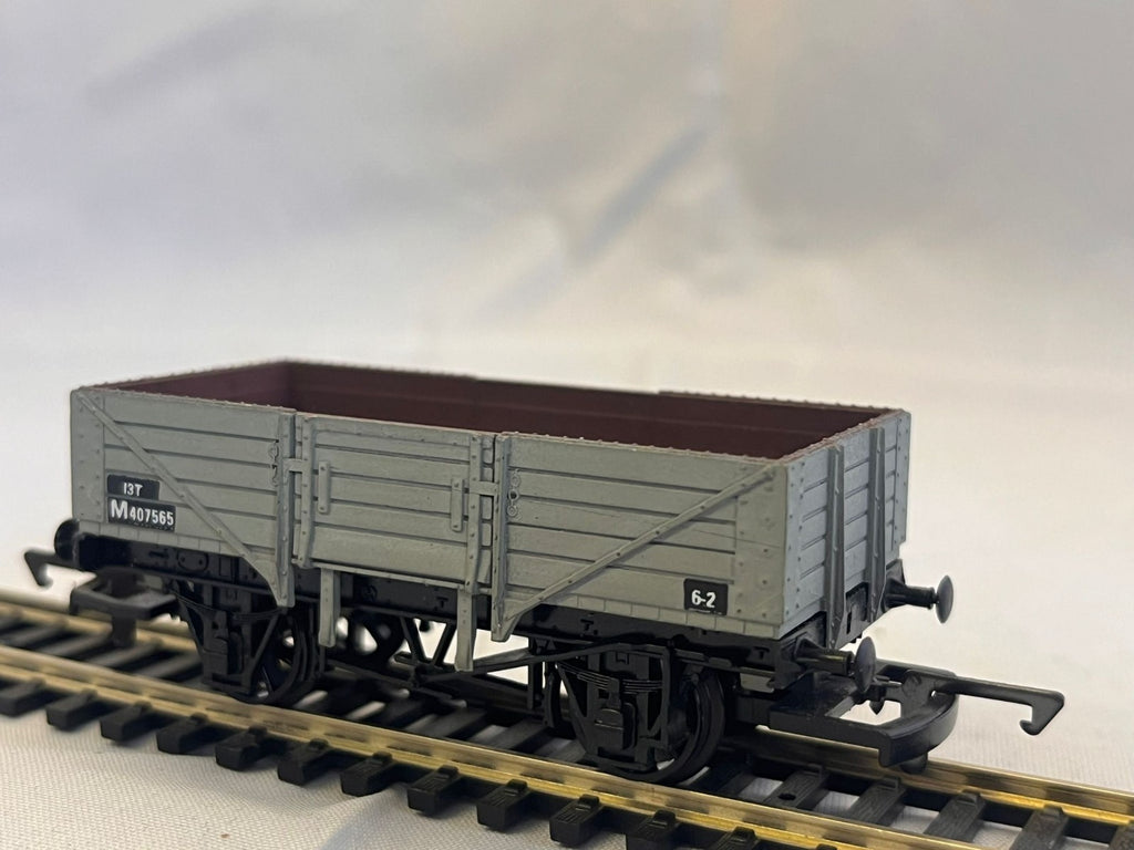 Dapol OO Gauge 3 Plank Wagonin Grey